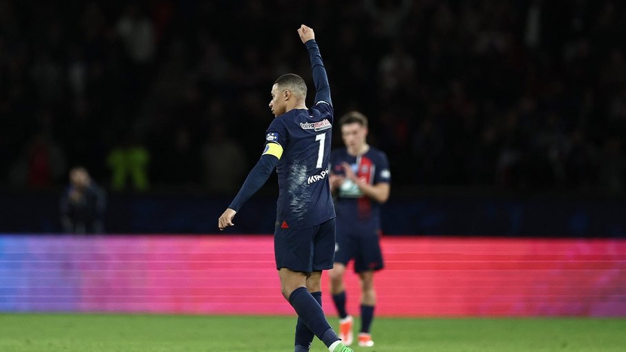 Mbappé foi o grande astro na vitória do PSG contra o Lorient
