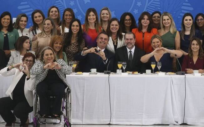 Parte da bancada feminina se reuniu com Bolsonaro, mas reforma da Previdência não foi discutida a fundo