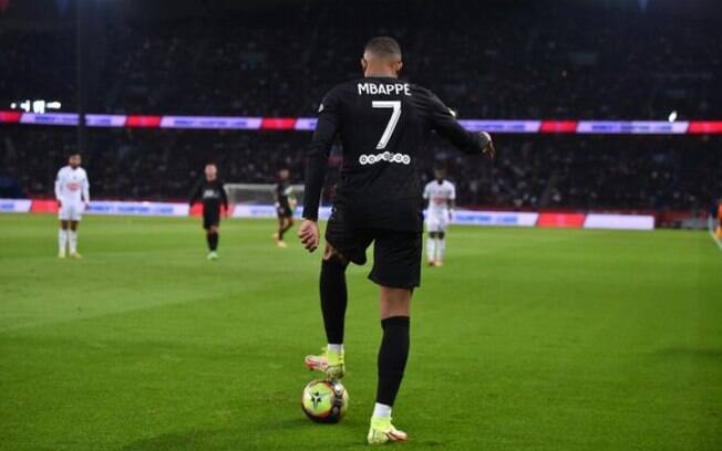 PSG ainda acredita na renovação de contrato com Mbappé