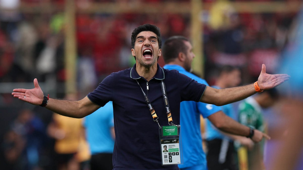 Abel Ferreira reclama com arbitragem na final da Libertadores