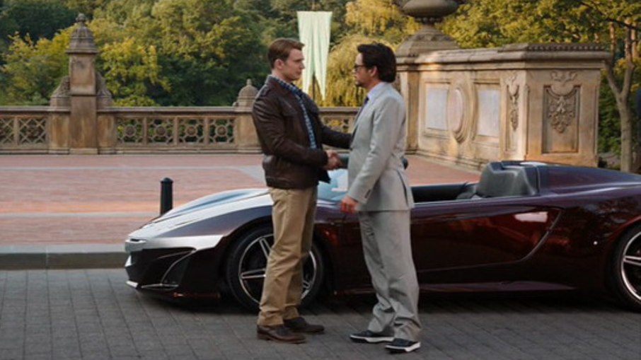 Tony Stark e Steve Rodgers em cena durante Tony Stark e Steve Rodgers em cena durante
