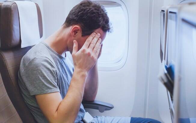 Respeitar os outros passageiros do voo, tanto na frente como atrás de você, é a melhor receita para evitar dores de cabeça