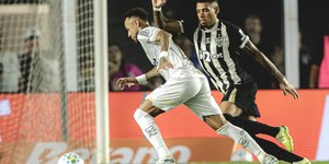 Com Neymar em campo, Santos vence o Atlético-MG na Vila Belmiro