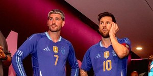 De Paul marca gol e homenageia Messi após morte de seu pai
