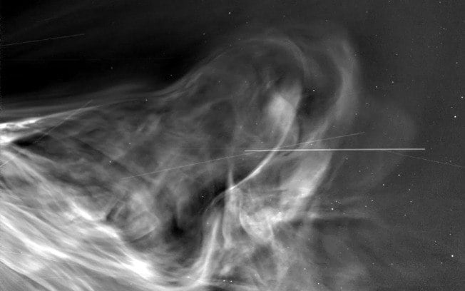  Imagem tiradas pelo instrumento WISPR da Parker Solar Probe em 25 de dezembro de 2024, mostra o vento solar saindo da atmosfera externa do Sol