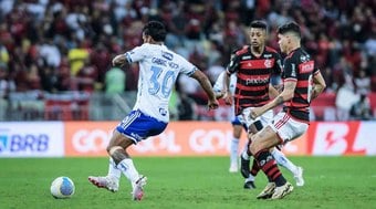 Flamengo vence o Cruzeiro e se isola na liderança no Brasileirão