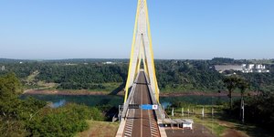 Receita Federal mantém ônibus de turismo na Ponte da Amizade