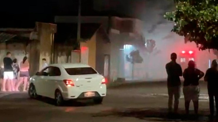 Incêndio destrói sobrado no bairro Casa Nova em Araçatuba