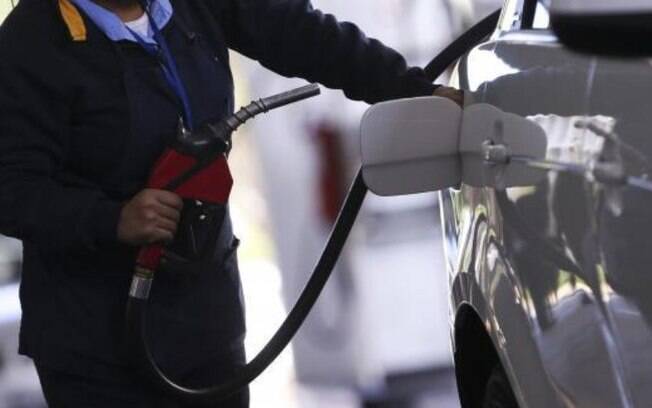 Consumidor deve conferir medição do combustível ao abastecer