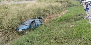 Mais um: carro é engolido por cratera em Cajamar, na Grande SP