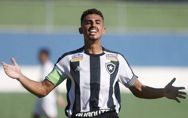 Juninho, do Botafogo, comemora os três gols contra o Vasco no sub-20: 'Em uma final é muito mais especial'