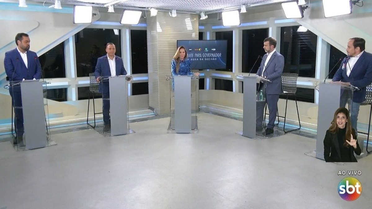 O debate é promovido pelo SBT, em parceria com revista VEJA, o portal Terra e a rádio NovaBrasil FM.