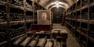 Adega de Stalin é aberta e revela tesouro de valor incalculável