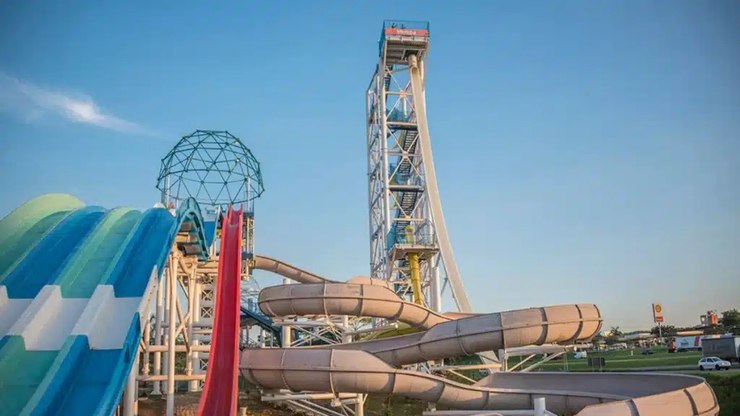 Férias: alunos com nota 10 ganham gratuidade em parque aquático