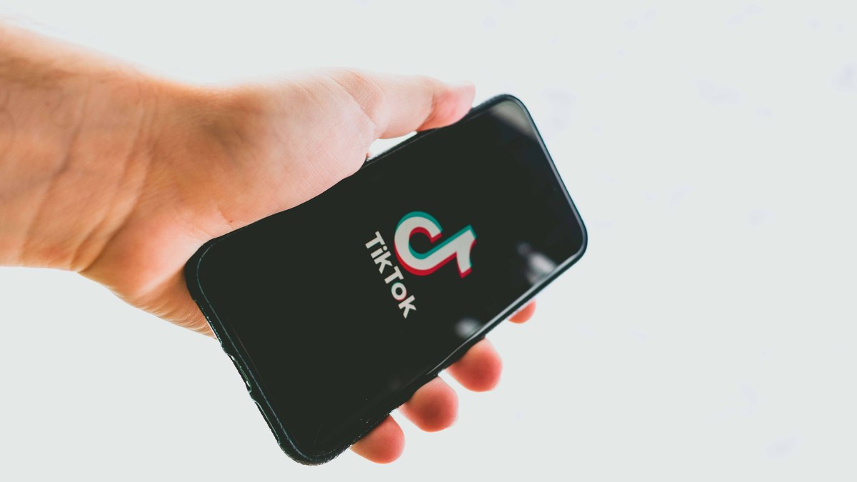 TikTok é banido de celulares oficiais da UE