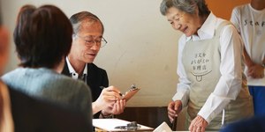 Veio errado? Restaurante japonês só contrata garçons com demência