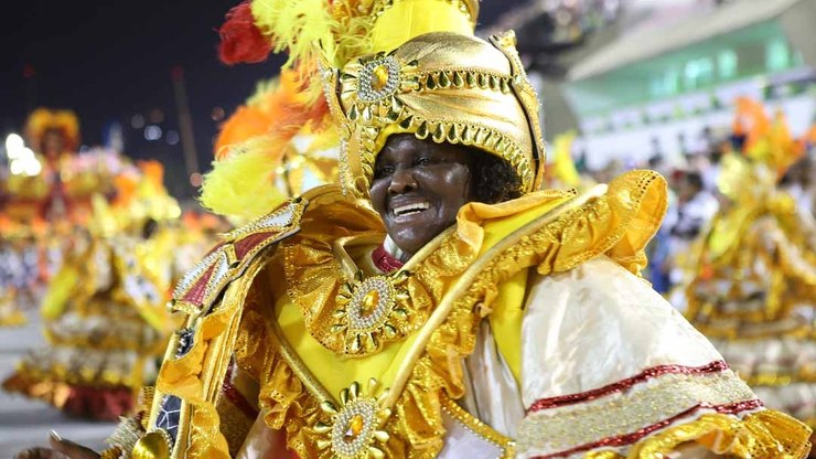 É carnaval: Veja a importância das baianas nas escolas de samba