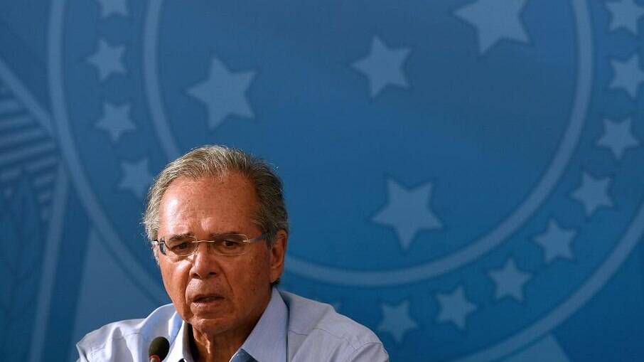 Ministro se queixa do Congresso jogar os problemas econômicos do Brasil no seu colo