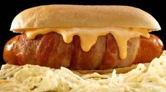 Cachorro quente pode ficar ainda mais gostoso com bacon; veja como preparar
