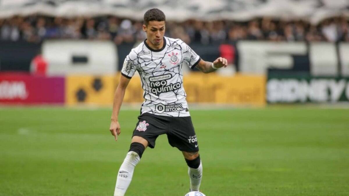Diretor do Corinthians afirma que Gabriel Pereira pediu para deixar o clube