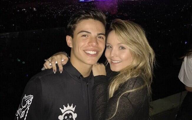 Larissa Manoela e Thomaz Costa