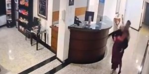 Recepcionista de hotel é espancada por hóspede após recusar beijo