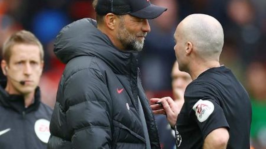 Jurgen Klopp lamentou multa recebida por reclamação à arbitragem