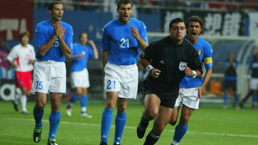Itália x Coreia do Sul, em 2002, é um dos jogos mais polêmicos da história das Copas Itália x Coreia do Sul, em 2002, é um dos jogos mais polêmicos da história das Copas