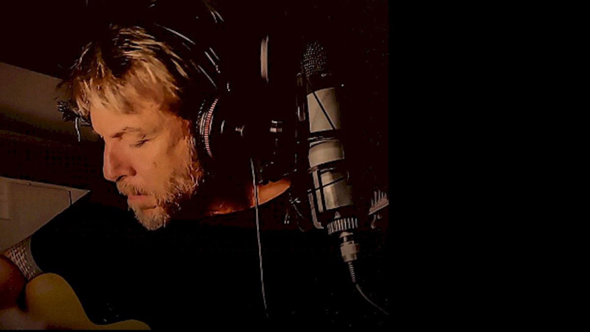 Vinny lança projeto acústico e apresenta nova versão de 'Heloisa, Mexe a Cadeira' Vinny lança projeto acústico e apresenta nova versão de 'Heloisa, Mexe a Cadeira'