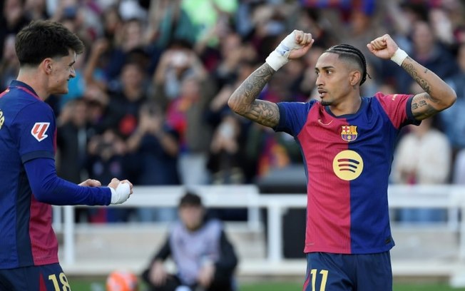Raphinha comemora um de seus gols na vitória do Barcelona sobre o Celta de Vigo pela 32ª rodada do Campeonato Espanhol em Barcelona, no dia 19 de abril de 2025 Raphinha comemora um de seus gols na vitória do Barcelona sobre o Celta de Vigo pela 32ª rodada do Campeonato Espanhol em Barcelona, no dia 19 de abril de 2025