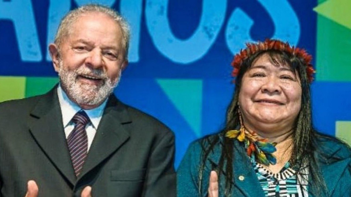 Lula e Joenia Wapichana, presidente da Funai