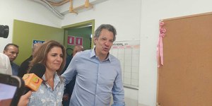 Haddad vota e diz deixar campanha com espírito leve