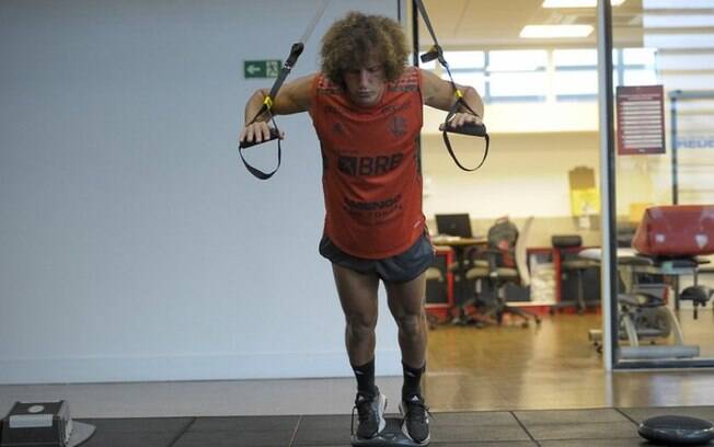 David Luiz trabalha à parte, e Diego Alves é reintegrado ao grupo do Flamengo