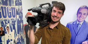 Filho de Gugu se emociona ao encontrar objeto do pai