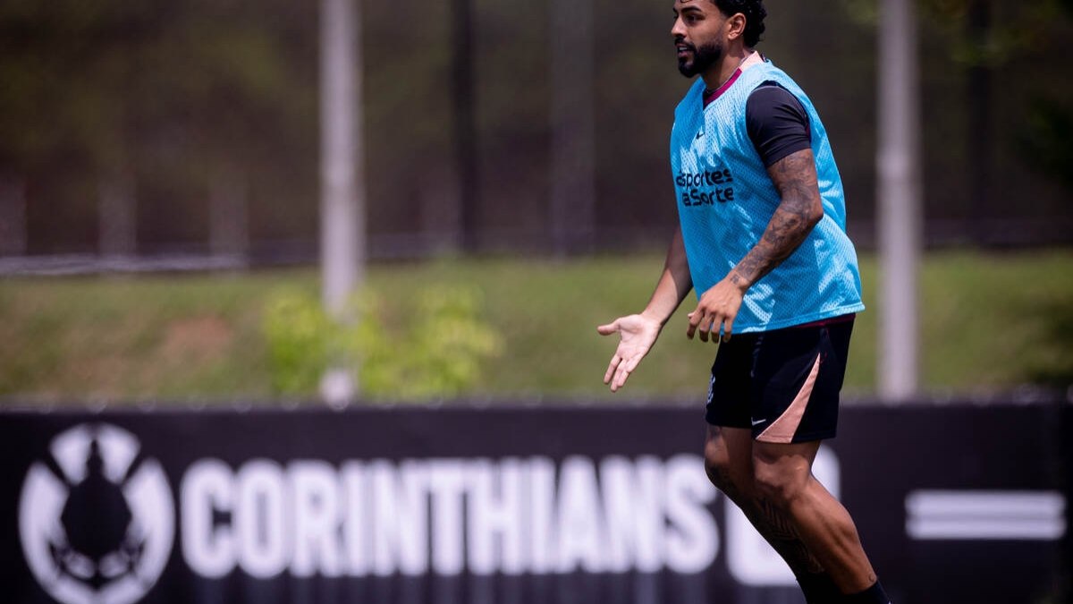 Bidu volta a treinar e Gabriel Paulista inicia transição no Corinthians