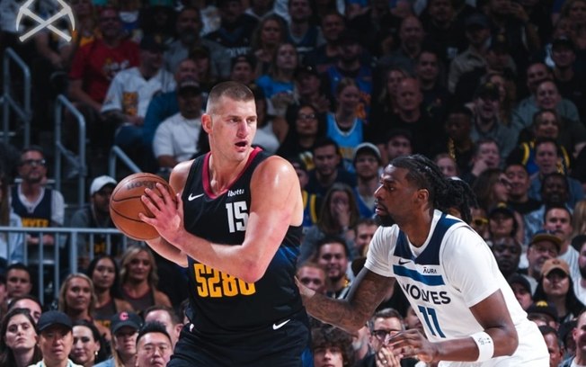 Show de Jokic e Jalen Brunson marcam noite dos playoffs da NBA