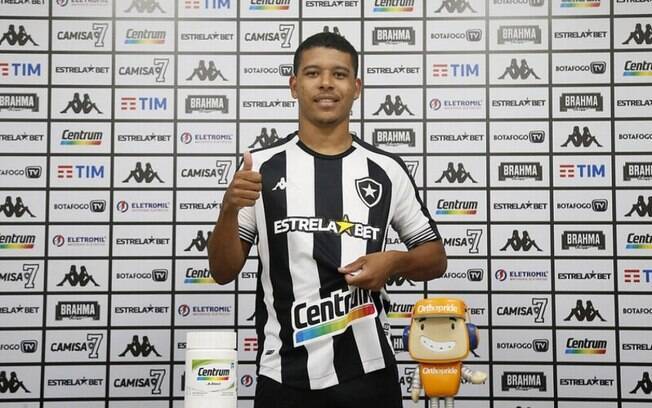 Primeiro reforço, Vinícius Lopes comemora oportunidade no Botafogo e diz: 'Feliz e motivado'