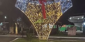 Calcinha iluminada vira atração e divide opiniões no Natal de MG