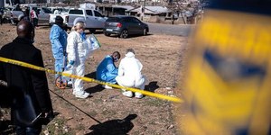 Ataque a tiros deixa nove mortos em bar na África do Sul