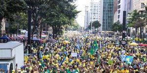 Flávio vai a ato na Paulista; Lula se preserva antes de debate