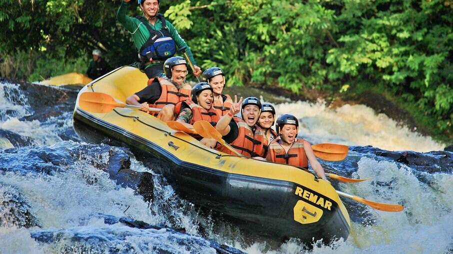 O rafting é uma das atrações em Brotas que atrai quem gosta de adrenalina