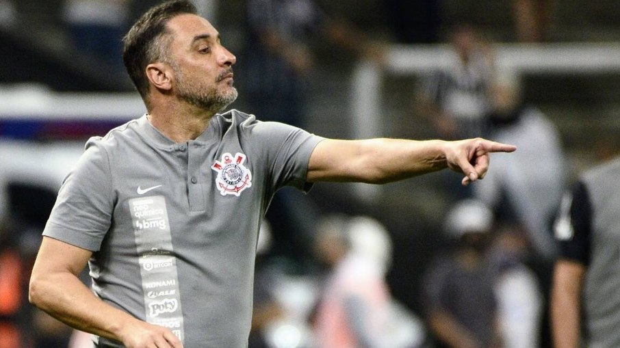 Técnico estreou na Neo Química Arena com uma goleada sobre a Ponte Preta