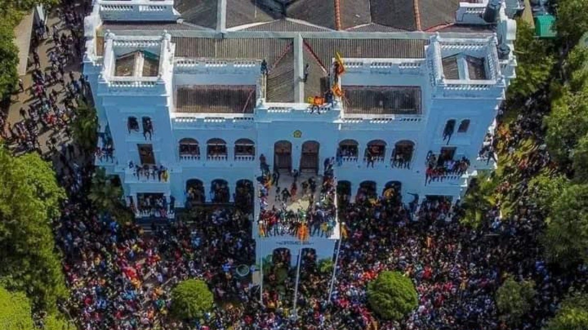 Manifestantes invadem gabinete do primeiro-ministro do Sri Lanka