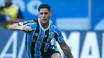 Atacante%20do%20Gr%C3%AAmio%20para%20na%20delegacia%20ap%C3%B3s%20cuspir%20em%20policial