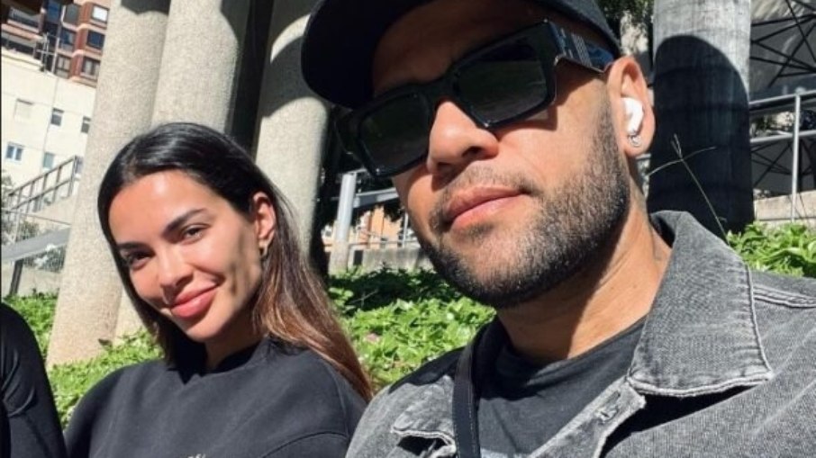 Joana Sanz se econtra com Daniel Alves pela primeira vez após saída da prisão