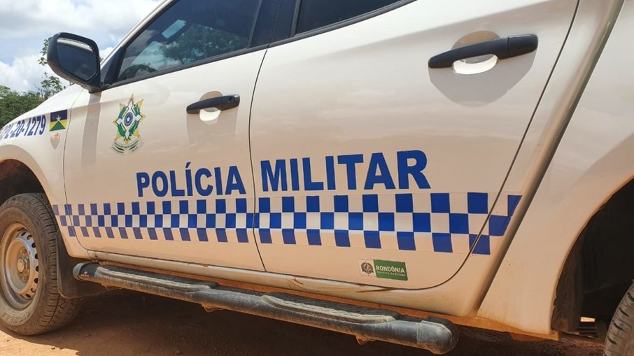 Viatura da Polícia Militar de Porto Velho (RO) teve capô e para-brisa danificados por atos violentos de Vitória
