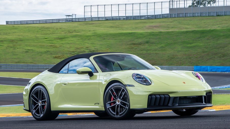 Porsche 911 Carrera GTS Cabriolet é o primeiro da linha destinado às ruas equipado com um sistema híbrido Porsche 911 Carrera GTS Cabriolet é o primeiro da linha destinado às ruas equipado com um sistema híbrido