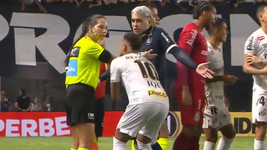 Neymar ficou bravo Hernández