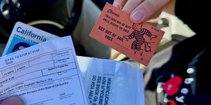 Motorista tenta evitar multa com carta do Banco Imobiliário