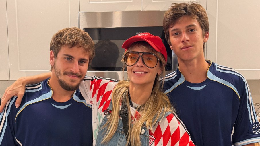 Carolina Dieckmann curte férias ao lado dos filhos.